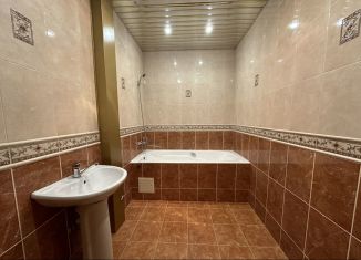 Продам 3-ком. квартиру, 110 м2, Дагестан, улица Гагарина, 15А