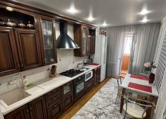 Продается трехкомнатная квартира, 93.9 м2, Курск, улица Дзержинского, 65/2