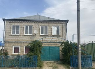 Продаю дом, 175 м2, село Новоселицкое, улица Петрова, 132