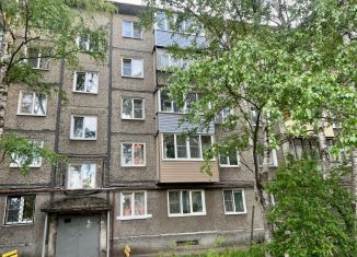 Продаю 3-комнатную квартиру, 58 м2, Нижний Новгород, улица Премудрова, 9, метро Заречная