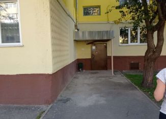 Продам 2-комнатную квартиру, 58 м2, Полысаево, Республиканская улица, 9