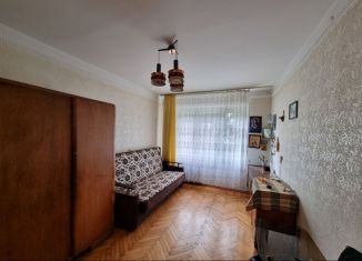 Продаю 3-комнатную квартиру, 55.6 м2, Владикавказ, площадь 50 лет Октября, 4, 1-й микрорайон