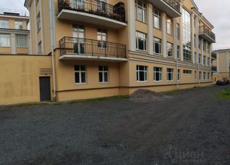Сдается 5-комнатная квартира, 150 м2, Петергоф, Фабричная улица, 3