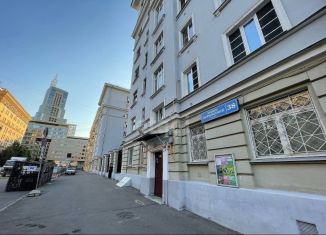 Продается трехкомнатная квартира, 59 м2, Москва, улица Маши Порываевой, 38, метро Комсомольская