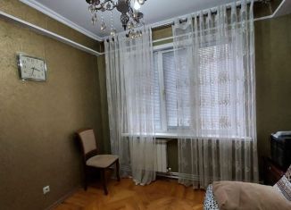 Сдам двухкомнатную квартиру, 65 м2, Дагестан, проспект Гамидова, 77А