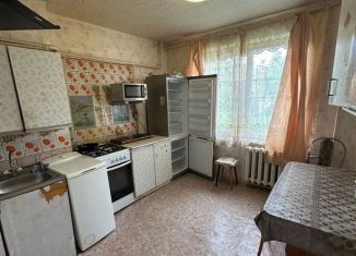 Сдаю в аренду 3-ком. квартиру, 60 м2, Козельск, Октябрьская улица, 37