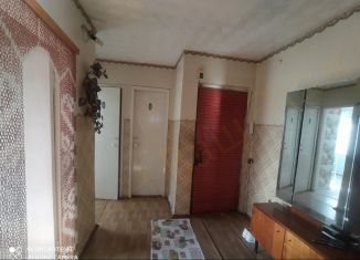 Продается 4-комнатная квартира, 62.4 м2, Карпинск, улица Луначарского, 58
