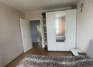 Продажа трехкомнатной квартиры, 76 м2, Луга, проспект Володарского, 46