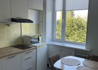 Сдается в аренду 1-ком. квартира, 35 м2, Петрозаводск, улица Свердлова, 4