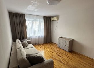 Сдается в аренду 2-ком. квартира, 47 м2, Новороссийск, улица Видова, 125