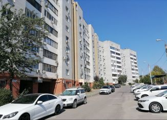 Продаю 2-ком. квартиру, 74 м2, Волгоград, проспект Маршала Жукова, 112