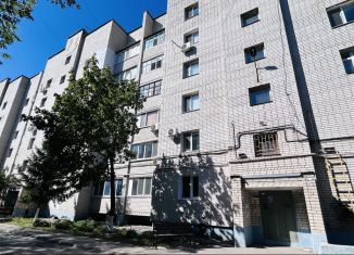 Продается 2-ком. квартира, 65 м2, Энгельс, микрорайон Энгельс-1, 19