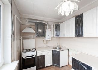 Продам 3-ком. квартиру, 60 м2, Татарстан, улица Комарова, 20