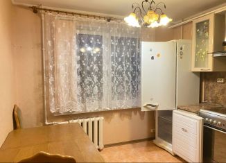 Продам 2-ком. квартиру, 49 м2, Балабаново, улица Дзержинского, 77