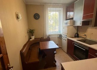 Сдается в аренду 2-ком. квартира, 50 м2, Симферополь, Большевистская улица, 24, Киевский район