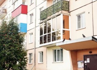 Продаю 3-ком. квартиру, 65 м2, Кемеровская область, улица Шукшина, 33