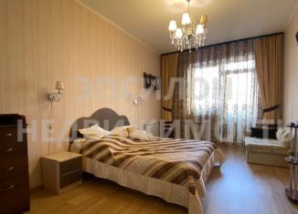 Продаю 3-ком. квартиру, 104 м2, Курск, проспект Победы, 44