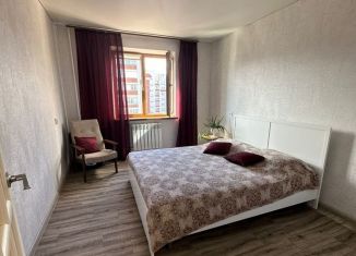 Сдам 2-ком. квартиру, 50 м2, Казань, улица Фатыха Амирхана, 91