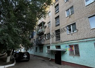 Продаю трехкомнатную квартиру, 54 м2, Элиста, 1-й микрорайон, 28