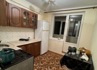 Сдам в аренду 2-ком. квартиру, 55 м2, Буйнакск, улица Али-Клыча, 6