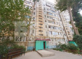 Продам 2-ком. квартиру, 50 м2, Астрахань, Советский район, улица Николая Островского, 160к1