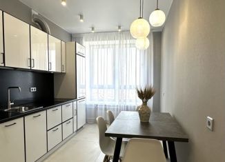 Сдается 3-ком. квартира, 90 м2, Уфа, улица Султанова, 6