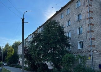 Продается 3-комнатная квартира, 58.1 м2, Котельнич, Школьная улица, 3