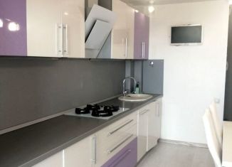 Сдам в аренду 3-ком. квартиру, 70.5 м2, Керчь, улица Кирова, 95