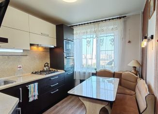 Сдаю в аренду 2-ком. квартиру, 50 м2, Череповец, улица Химиков, 32