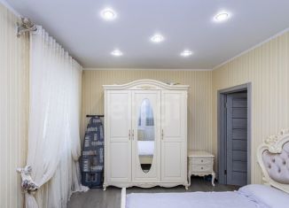 Продам 1-ком. квартиру, 49 м2, Тюмень, улица Мельникайте, 2к10