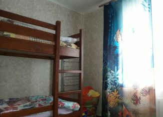 Трехкомнатная квартира на продажу, 69.6 м2, поселок городского типа Вишневогорск, Школьная улица, 9