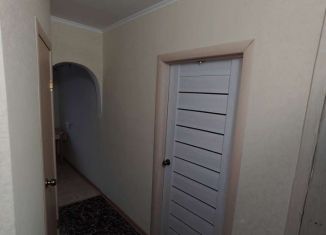 Продаю однокомнатную квартиру, 30 м2, Новокубанск, улица Нева, 42