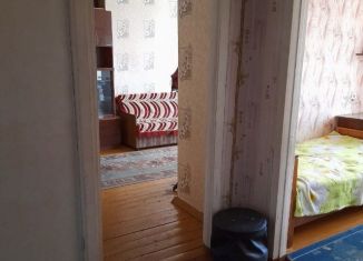 5-комнатная квартира на продажу, 65 м2, Окуловка, улица Островского, 60