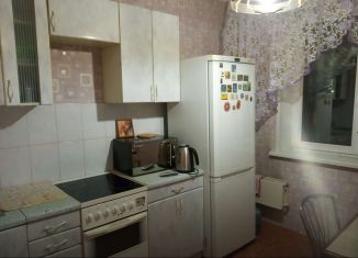 Сдается в аренду 1-ком. квартира, 41 м2, Красноярск, улица Батурина, 7, Советский район