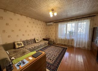 Продажа 3-ком. квартиры, 70 м2, Курганинск, улица 76-й Квартал, 16