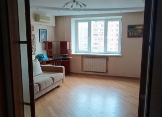 Сдаю в аренду 3-ком. квартиру, 80 м2, Москва, улица Грина, 18, метро Улица Старокачаловская