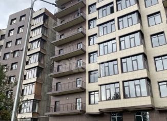 Продаю четырехкомнатную квартиру, 136 м2, Владикавказ, улица Тогоева, 22