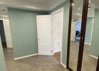 Сдам 3-комнатную квартиру, 140 м2, Дагестан, улица М. Халилова, 38