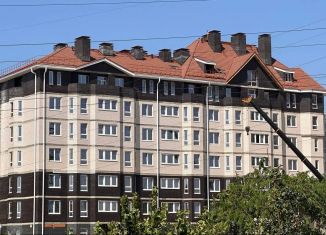 Продается трехкомнатная квартира, 105 м2, Волгоградская область, улица Покрышкина, 2