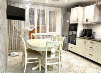 Продажа трехкомнатной квартиры, 90 м2, Тюмень, Кремлёвская улица