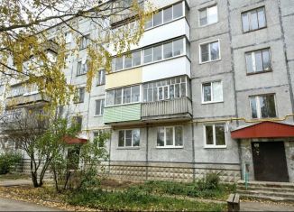 Продам 3-ком. квартиру, 61 м2, посёлок городского типа Краснозатонский, Корабельная улица, 34