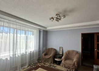 Сдается двухкомнатная квартира, 50 м2, Пермский край, улица Коммуны, 43