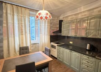 Сдается 3-ком. квартира, 75 м2, Москва, Осенний бульвар, ЗАО