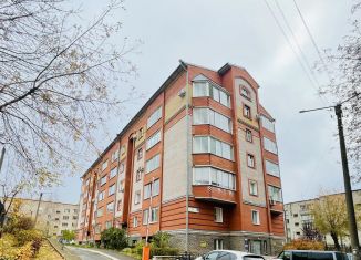 Продается 3-ком. квартира, 104 м2, Киров, Ленинский район, улица Азина, 65