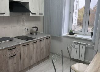 Сдается в аренду 2-ком. квартира, 44 м2, Балахна, улица Космонавтов, 14