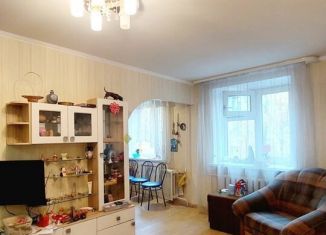 Продается трехкомнатная квартира, 59 м2, Псковская область, набережная Лейтенанта Шмидта, 12