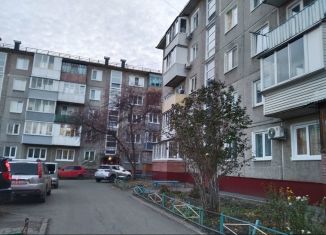 Продам 3-ком. квартиру, 64 м2, Омск, Центральный округ, улица Багратиона, 15Б