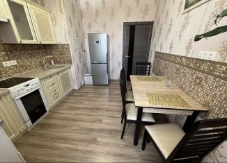 Продам 2-комнатную квартиру, 60 м2, Ростов-на-Дону, Советский район, улица Жданова, 15