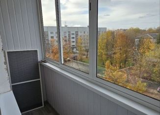 Продам 2-ком. квартиру, 44 м2, Старая Русса, Поперечная улица, 35