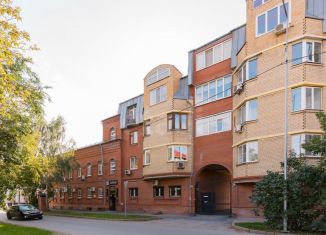 Продается четырехкомнатная квартира, 136 м2, Тюмень, улица Луначарского, 18/1